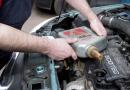 Как поменять масло в двигателе своими руками Как правильно поменять масло в двигателе